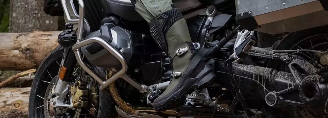 Aprovecha nuestros descuentos en botas para moto Dainese.