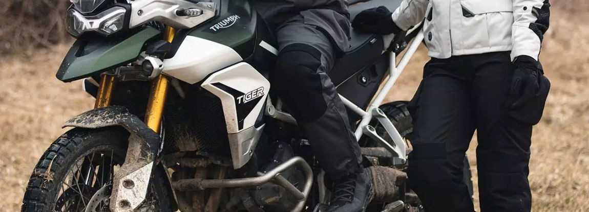 Descubre la nueva gama en Dainese Ladakh en chaquetas y pantalones